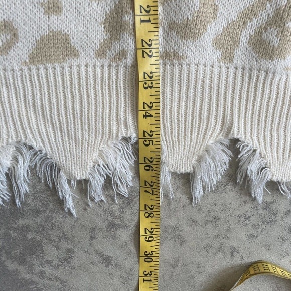 Leani Loose Knit Leopard Print Sweater Beige tan Size Small New - Picture 8 of 11